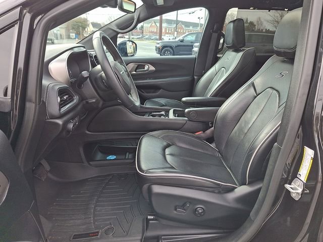 Used 2021 Chrysler Pacifica Limited w/ S Appearance Package image 15