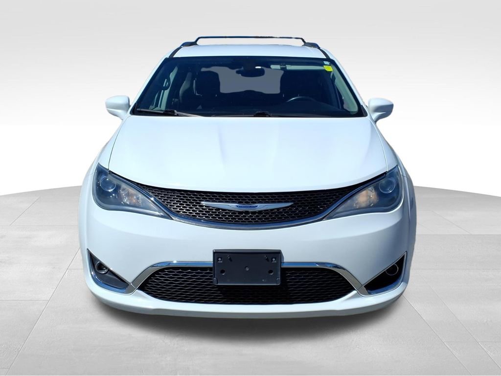 Used 2019 Chrysler Pacifica Touring-L image 2