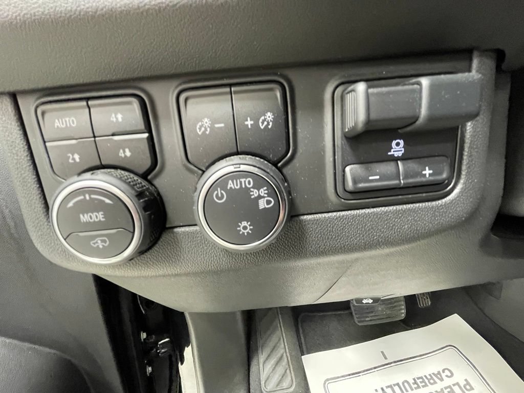 Used 2023 Chevrolet Suburban High Country AWD/4WD image 18