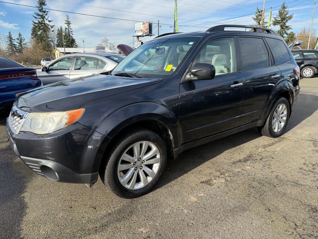 Used 2013 Subaru Forester 2.5X Premium w/ All-Weather Plus Pkg AWD/4WD image 3