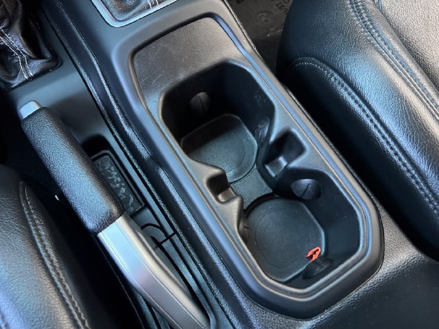 Used 2018 Jeep Wrangler Unlimited Sahara AWD/4WD image 21