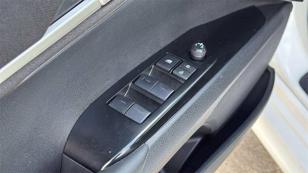 Used 2025 Toyota Camry LE image 10