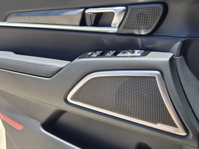 Certified 2025 Kia Telluride AWD image 15
