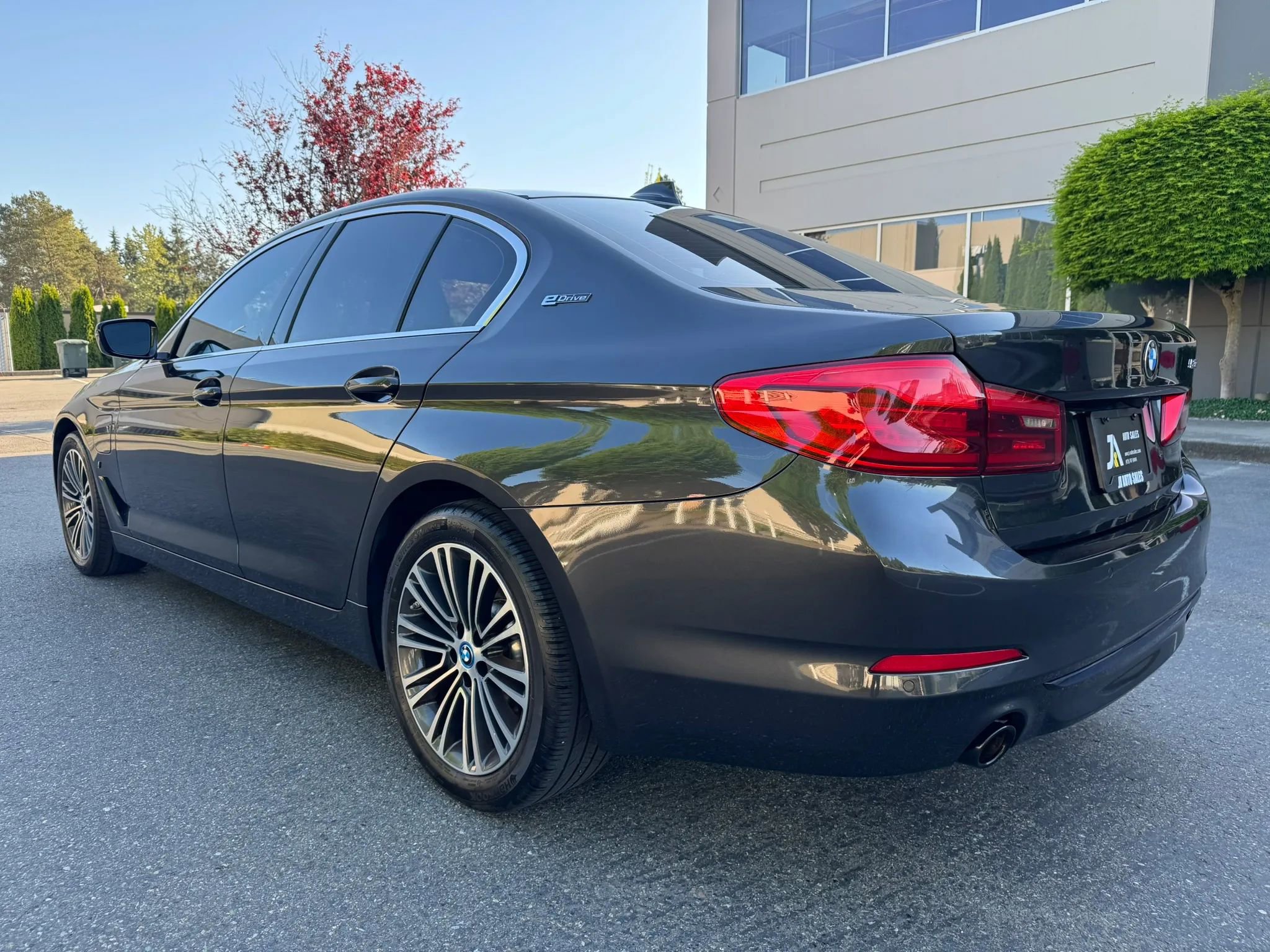 Used 2019 BMW 530e xDrive AWD/4WD image 8
