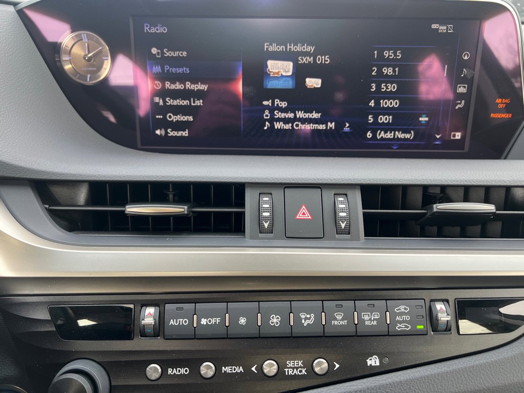 Used 2019 Lexus ES 300h image 26