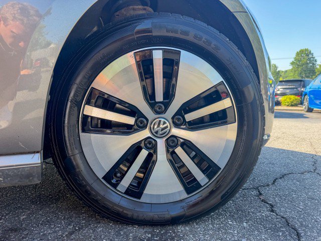 Used 2016 Volkswagen e-Golf SE FWD image 17