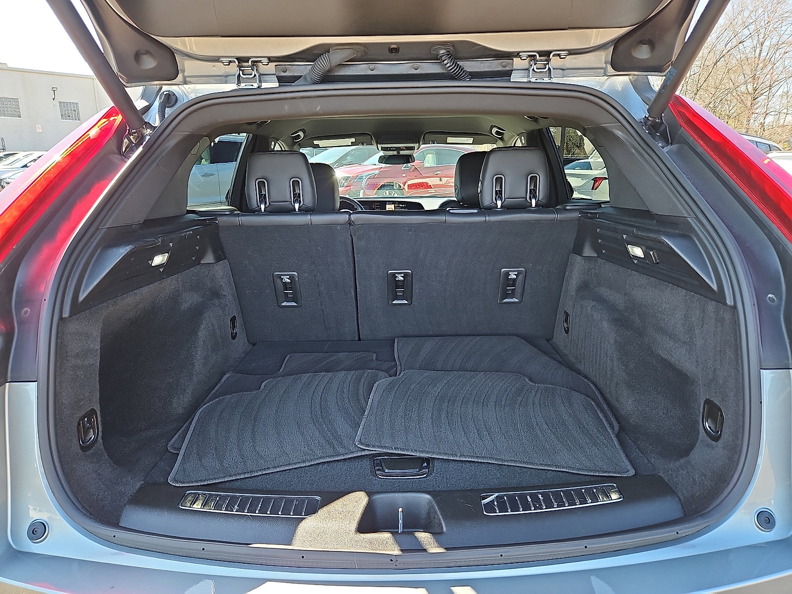 Certified 2024 Cadillac XT4 Premium Luxury image 28