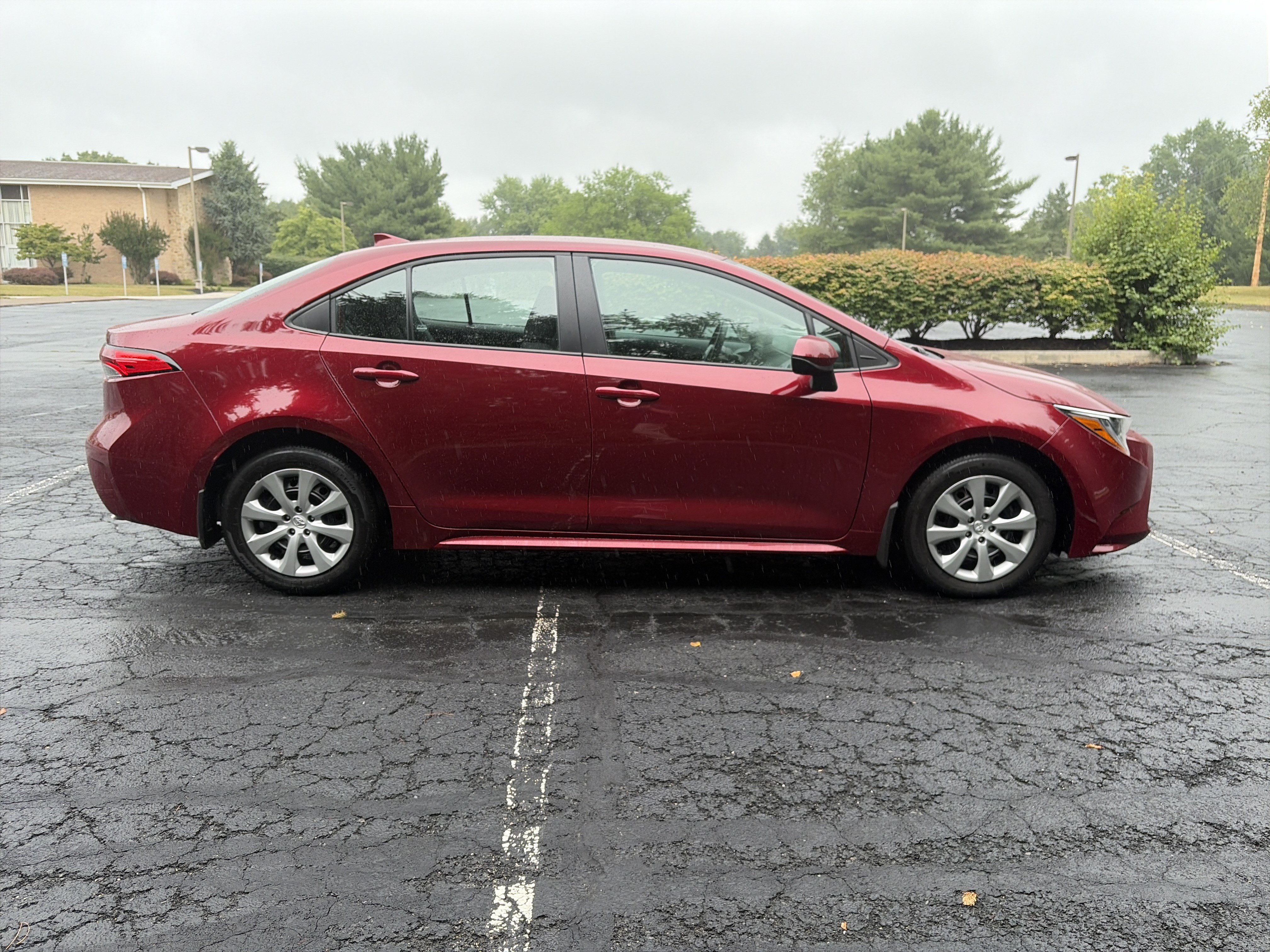 Used 2025 Toyota Corolla LE FWD image 4