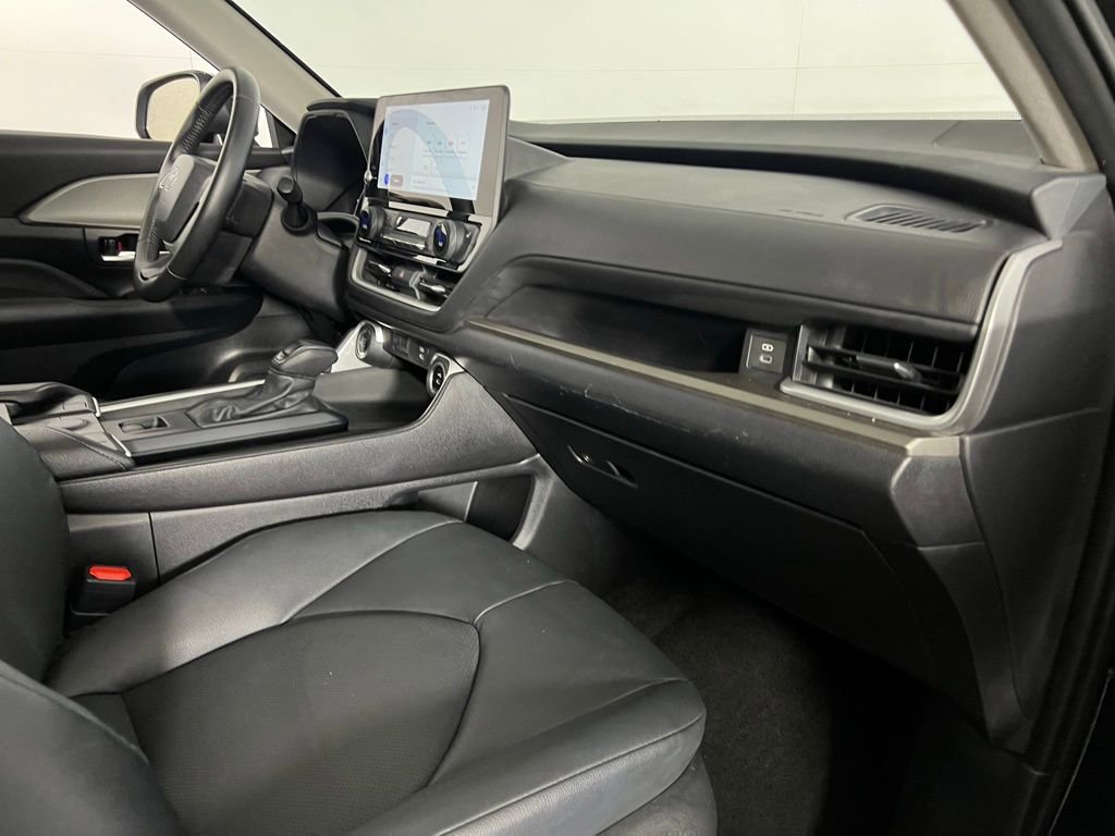 Used 2025 Toyota Grand Highlander AWD image 31