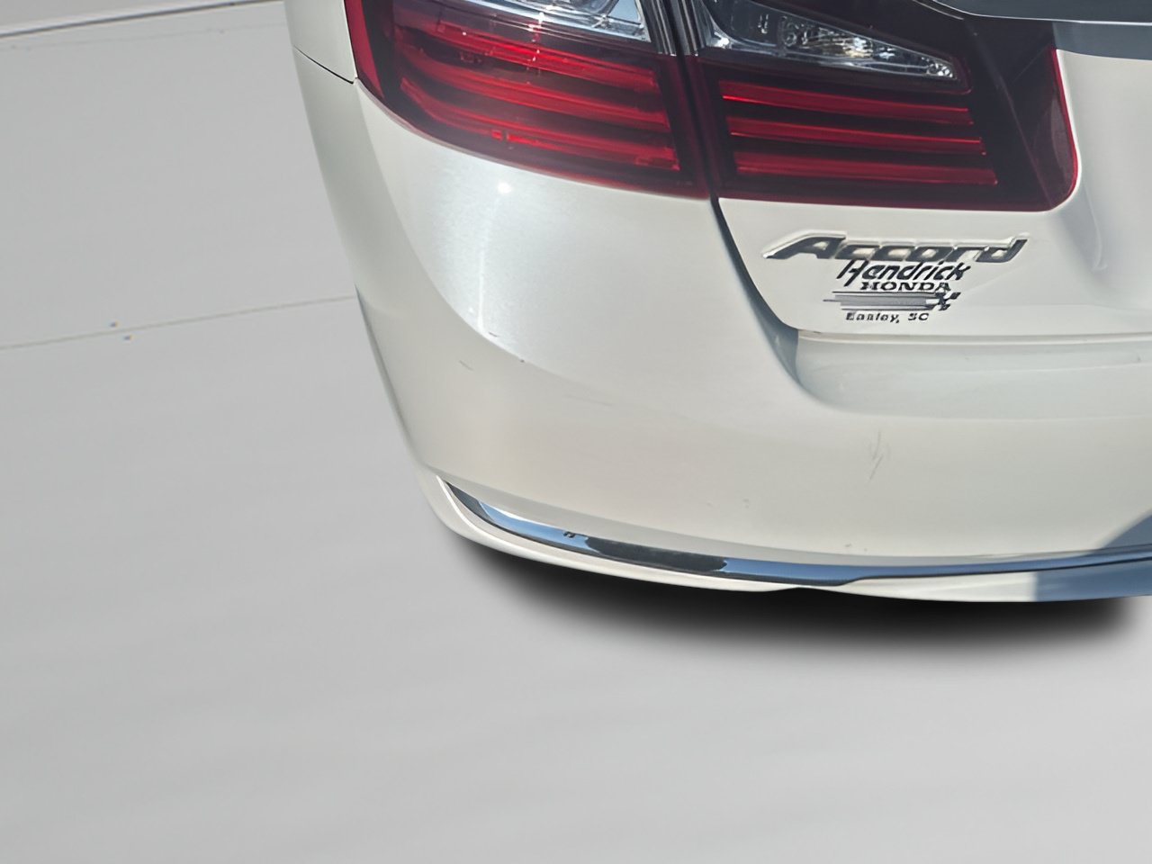 Used 2017 Honda Accord EX-L image 6