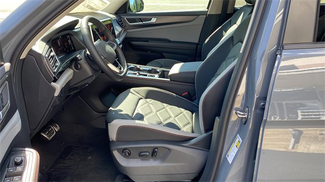 New 2026 Volkswagen Atlas Peak Edition image 12