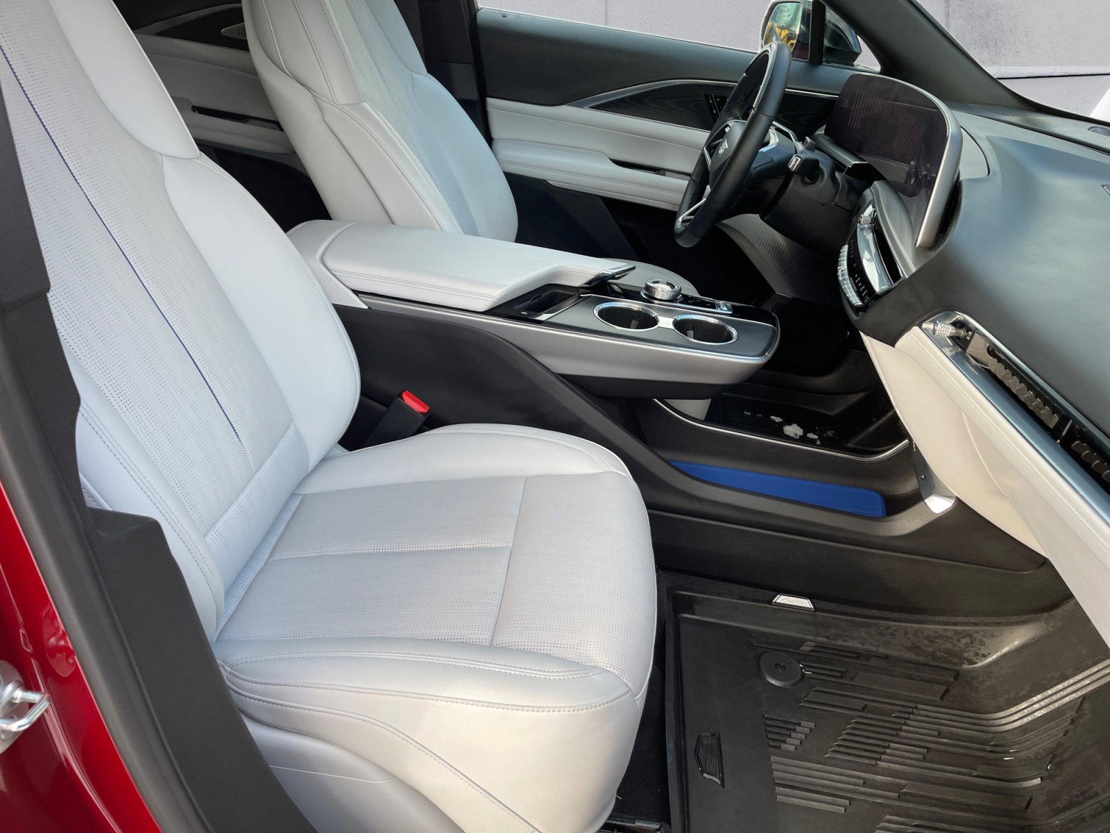 Used 2024 Cadillac Lyriq Luxury image 16