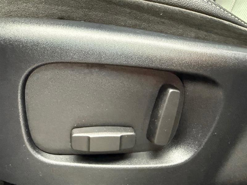 Used 2018 Land Rover Range Rover Velar R-Dynamic SE image 31