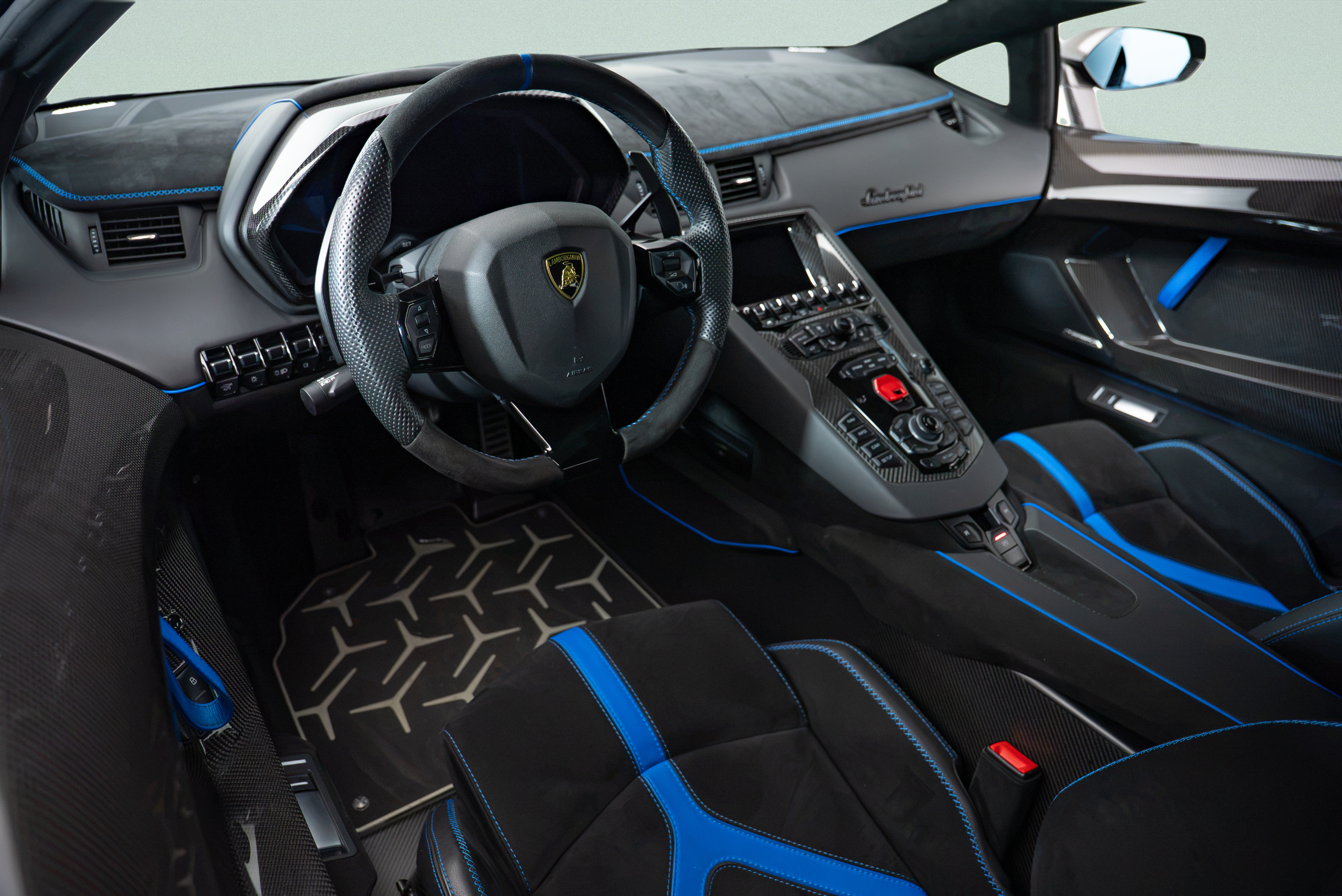 Used 2020 Lamborghini Aventador SVJ AWD/4WD image 7