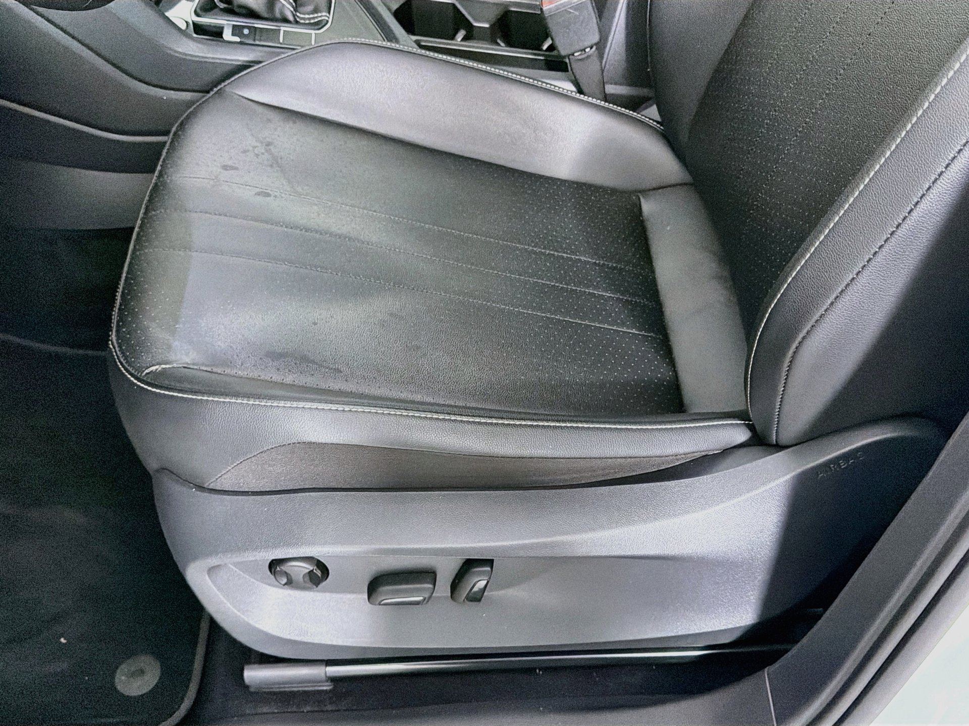 Certified 2023 Volkswagen Tiguan SE FWD image 18