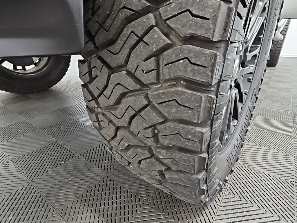 Used 2018 Nissan Titan SL w/ Midnight Edition image 45