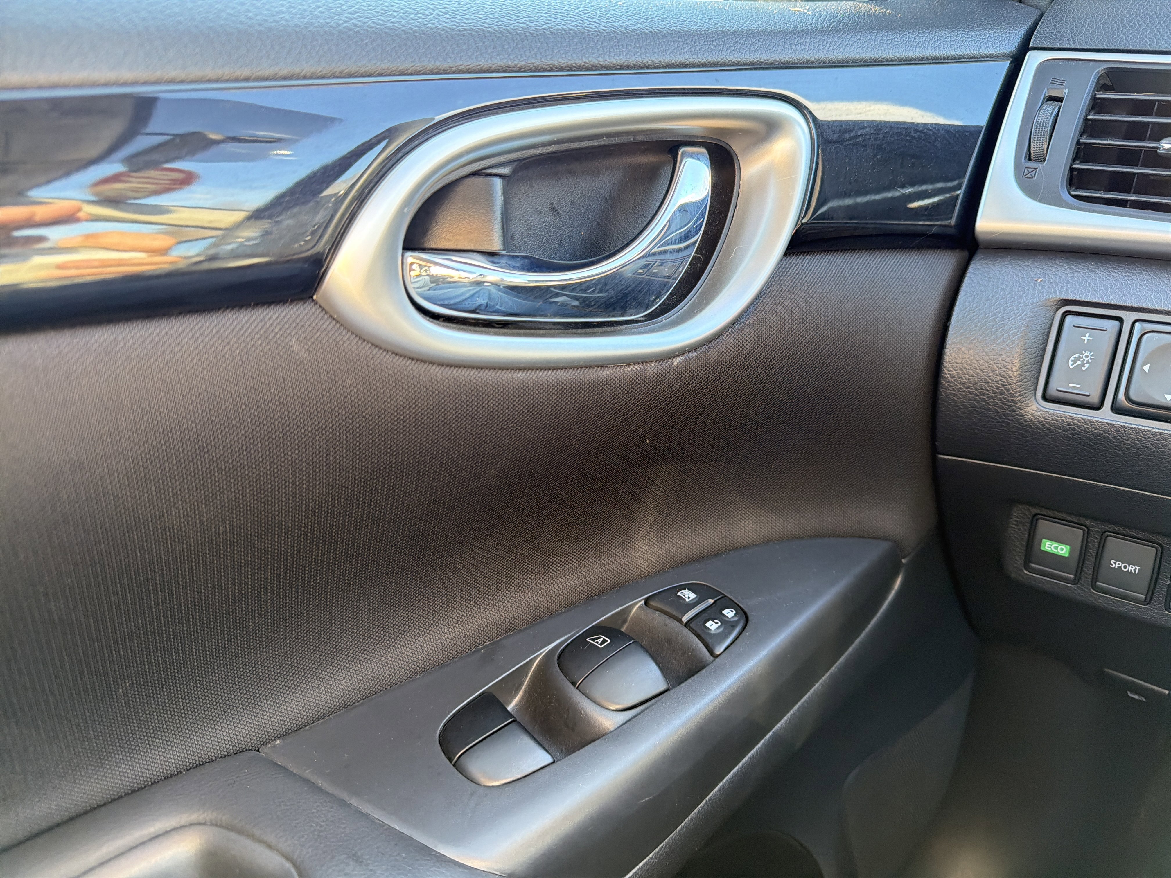 Certified 2018 Nissan Sentra SV w/ Protection Package image 23