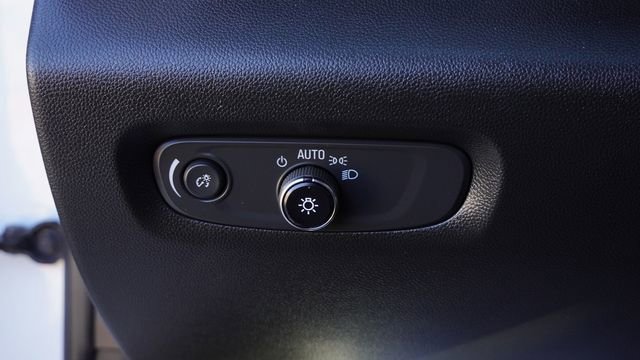 Used 2023 Chevrolet Traverse LT image 24