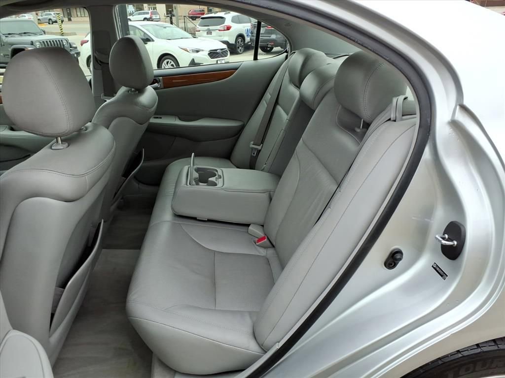 Used 2005 Lexus ES 330 FWD image 29