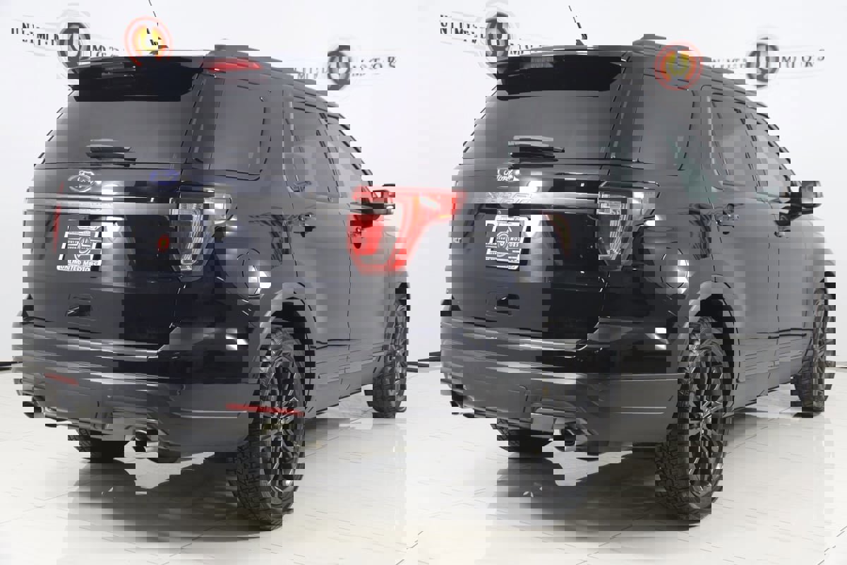 Used 2018 Ford Explorer XLT w/ Equipment Group 202A image 3