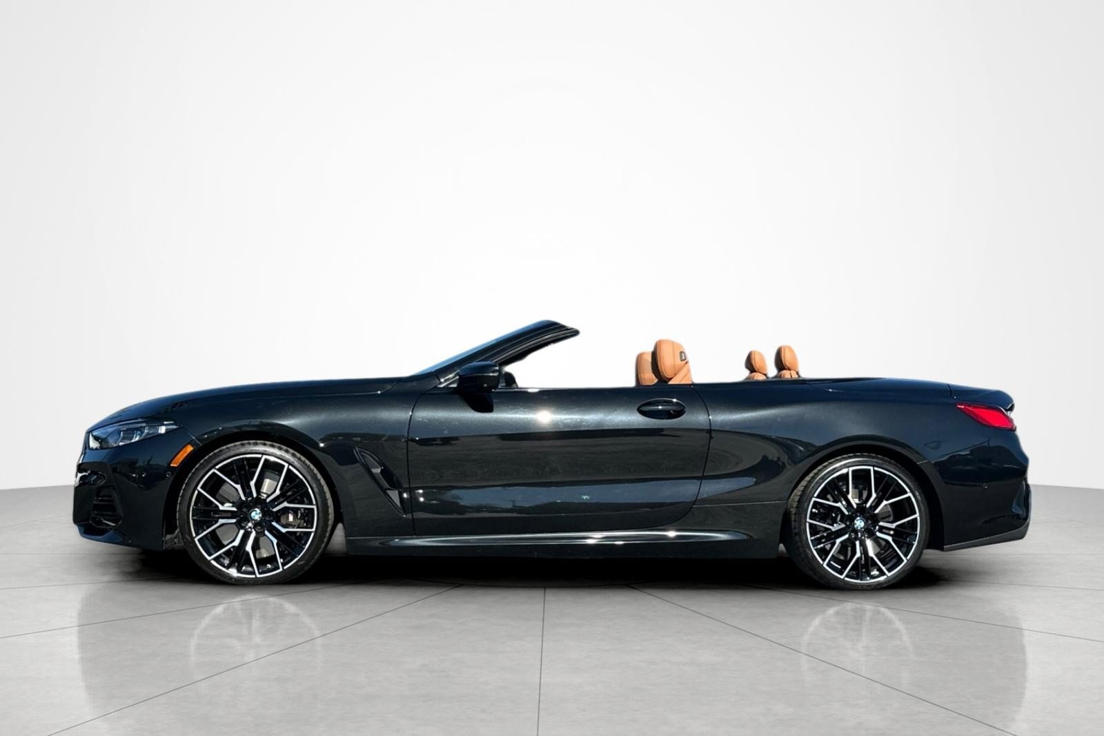 Used 2025 BMW 840i Convertible w/ M Sport Professional Package RWD image 2