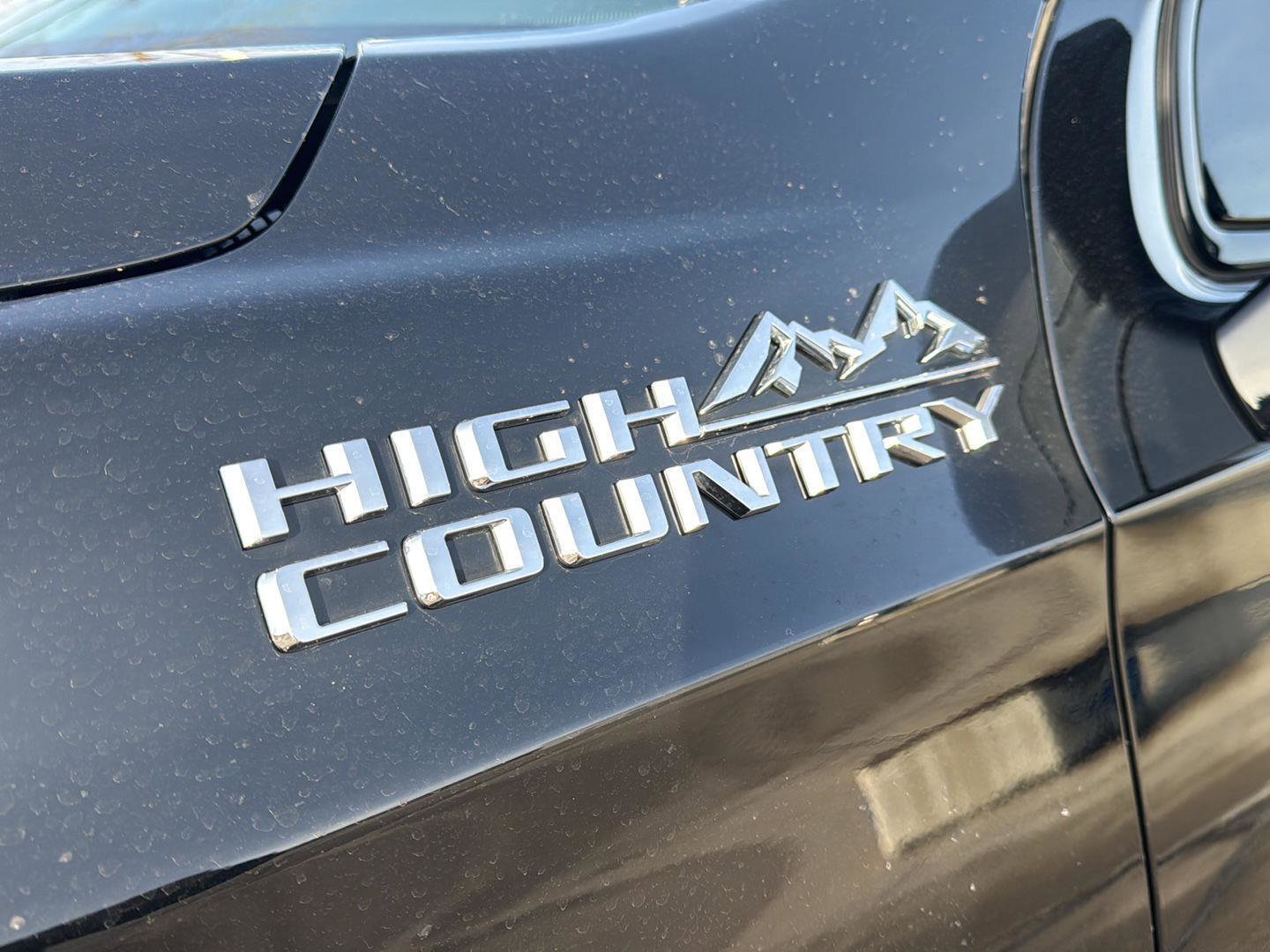 Used 2023 Chevrolet Suburban High Country image 10