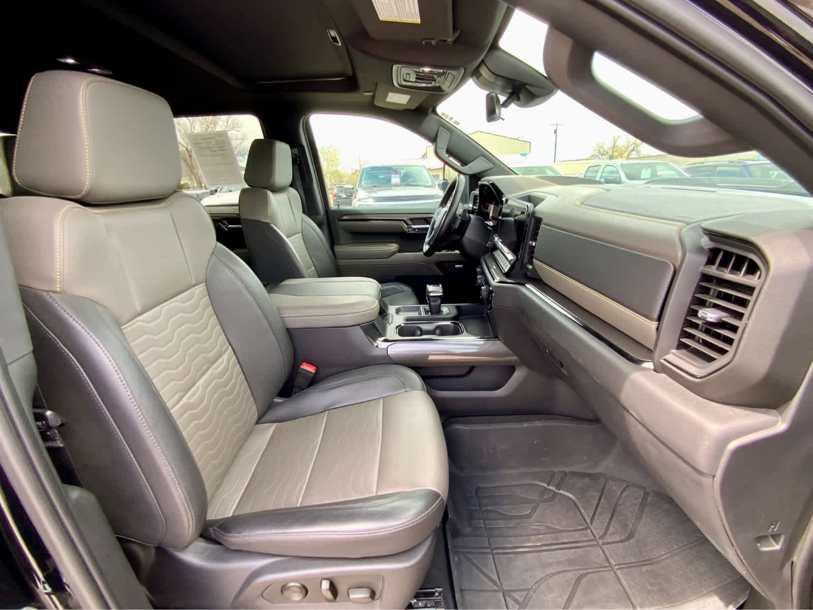 Used 2023 Chevrolet Silverado 1500 ZR2 w/ Technology Package AWD/4WD image 26