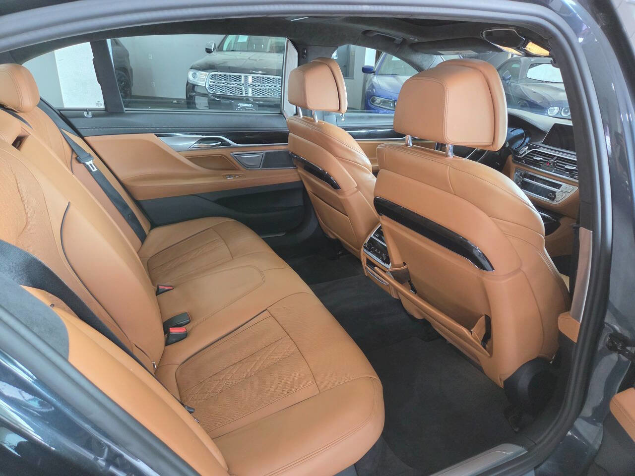 Used 2016 BMW 750i xDrive image 25