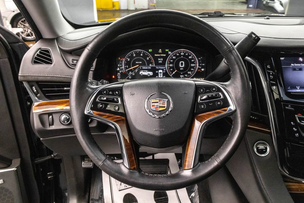 Used 2015 Cadillac Escalade Luxury image 18