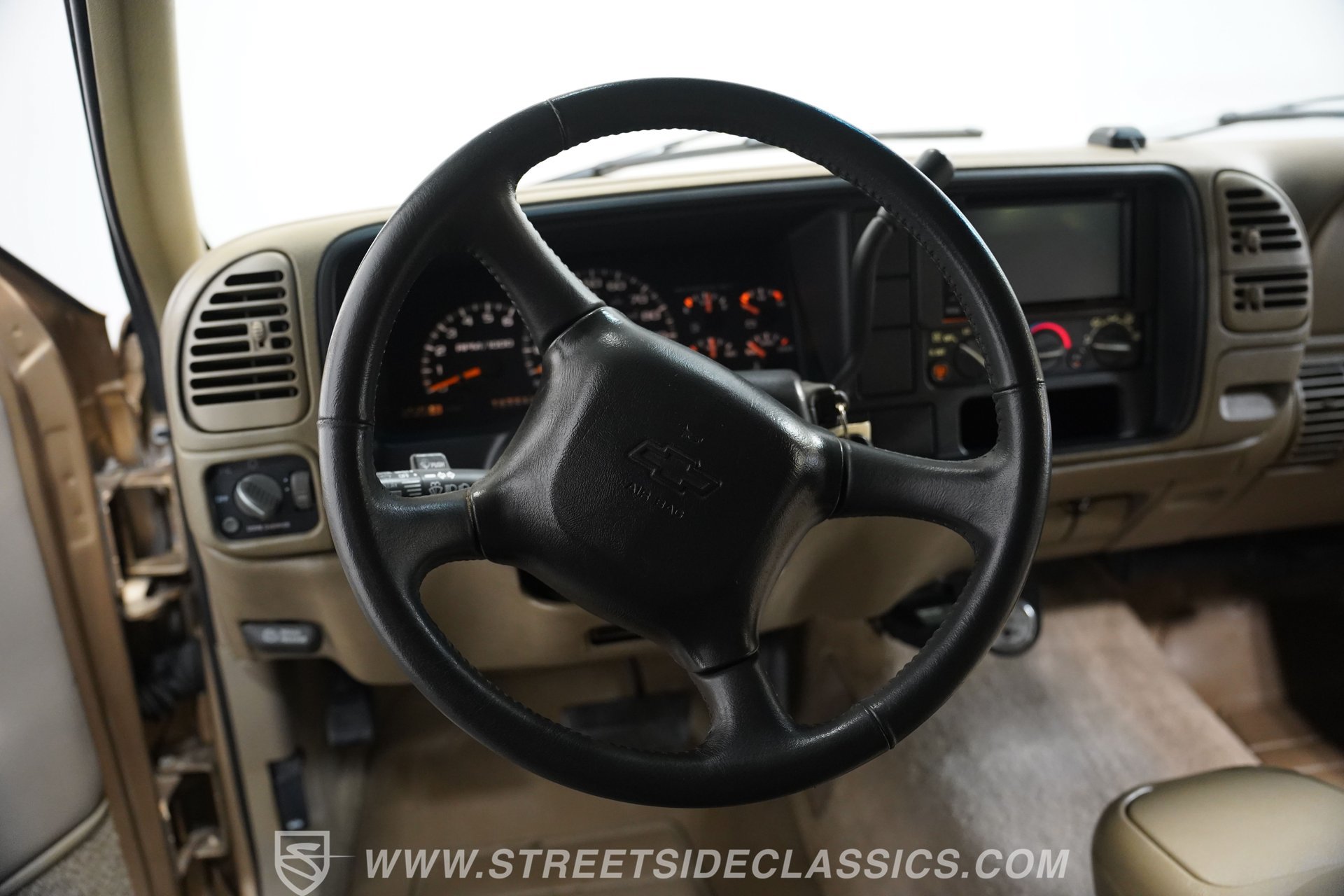 Used 1999 Chevrolet Suburban 2500 w/ Preferred Equipment Group 2 RWD image 39
