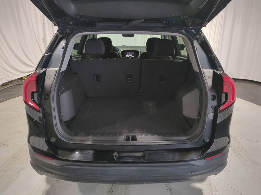 Used 2023 GMC Terrain SLE w/ Driver Convenience Package image 34
