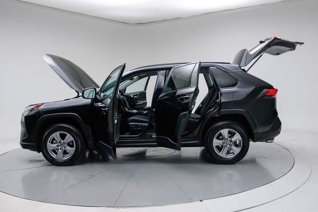 Used 2025 Toyota RAV4 XLE AWD/4WD image 19