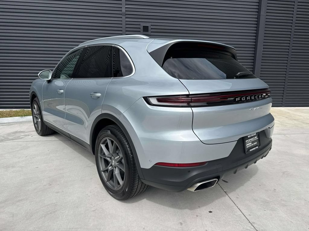 Certified 2025 Porsche Cayenne AWD/4WD image 3