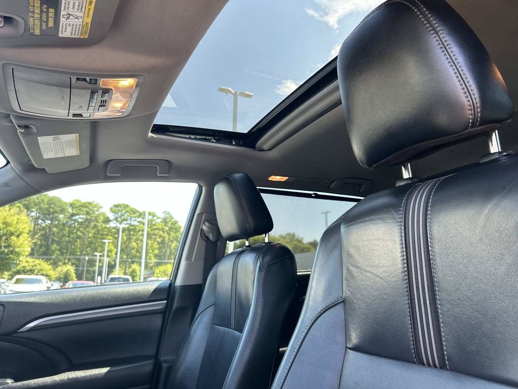 Used 2017 Toyota Highlander SE AWD/4WD image 27