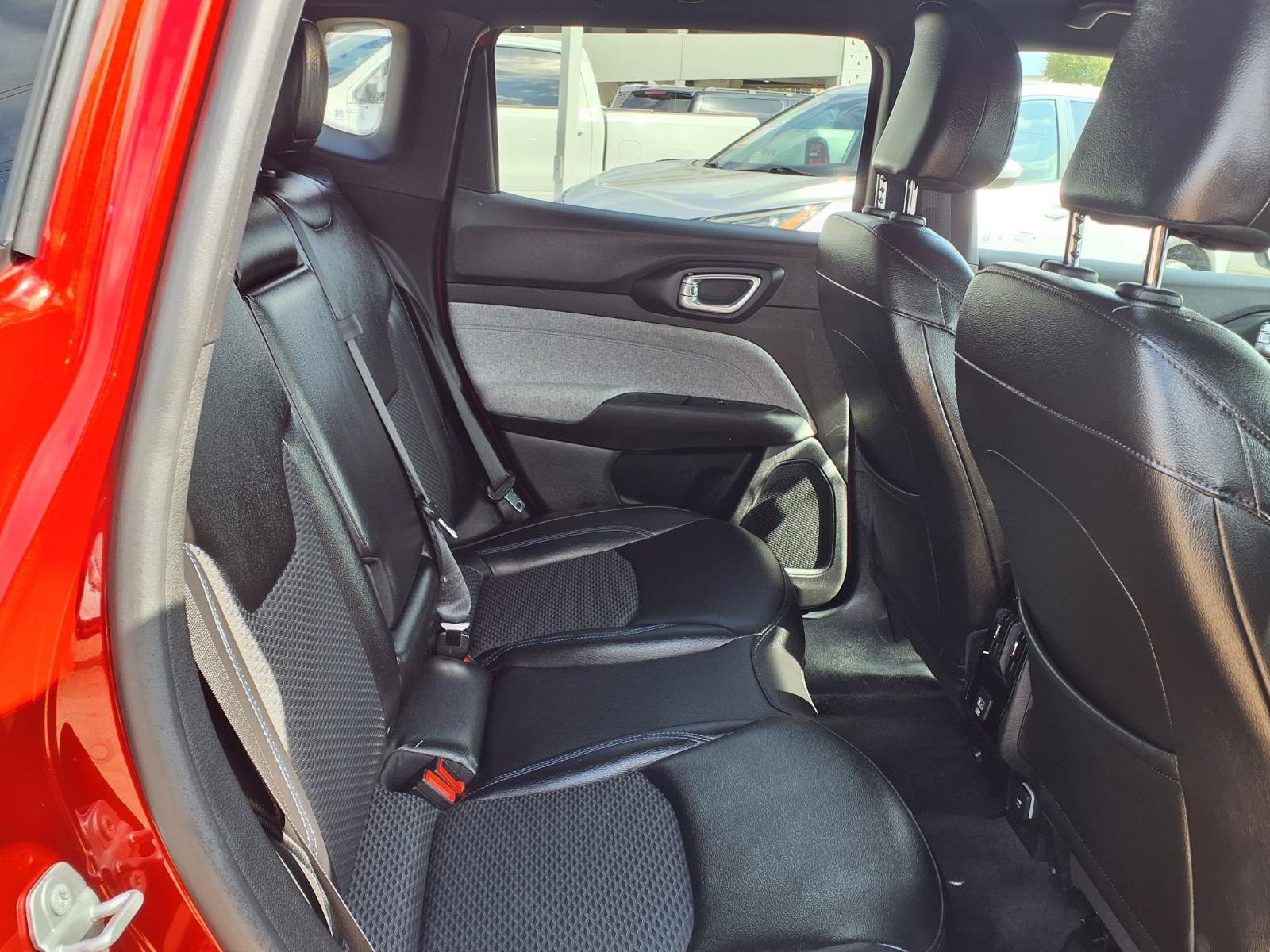 Used 2024 Jeep Compass Latitude AWD/4WD image 19