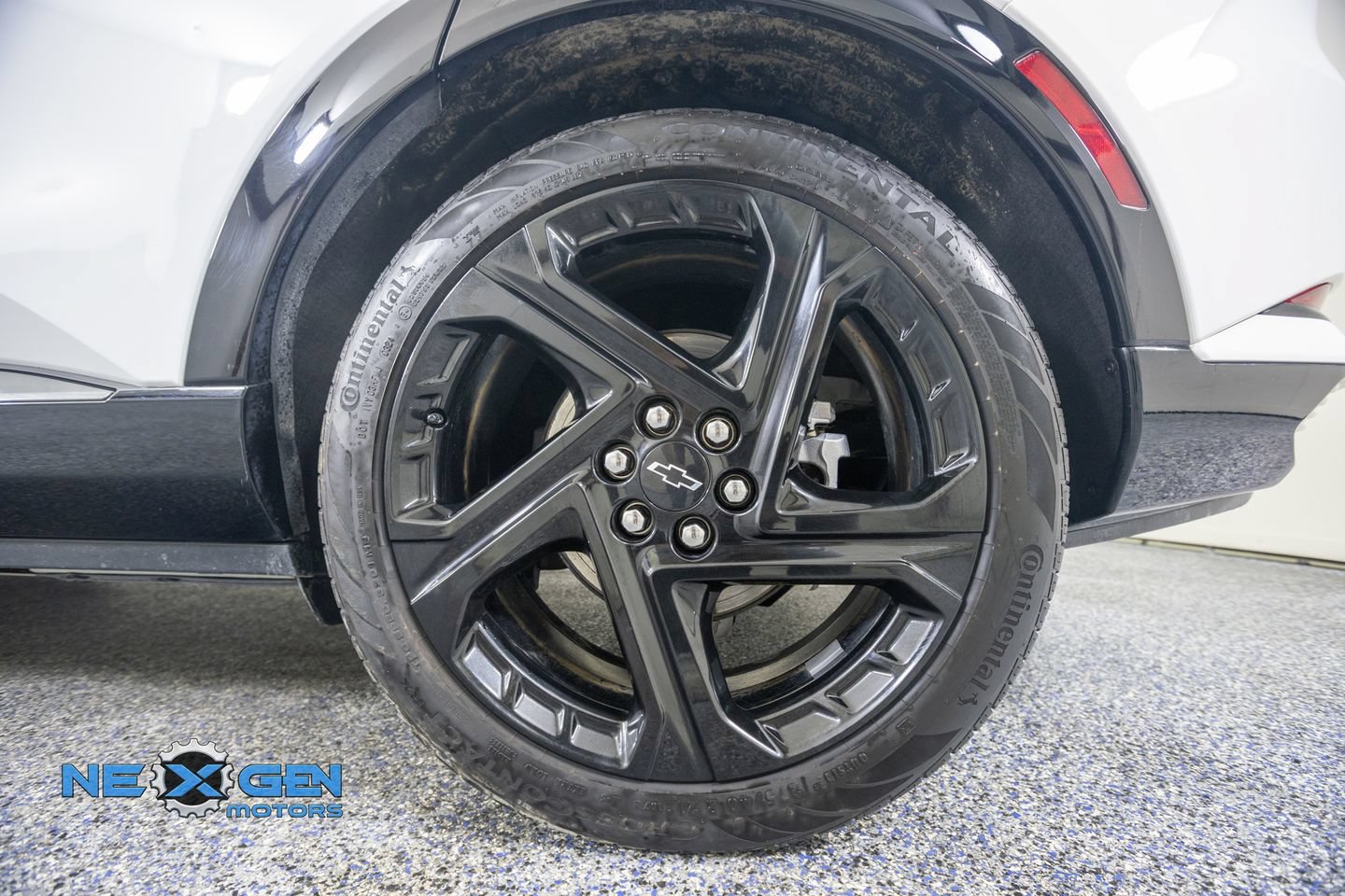 Used 2024 Chevrolet Equinox EV RS FWD image 46