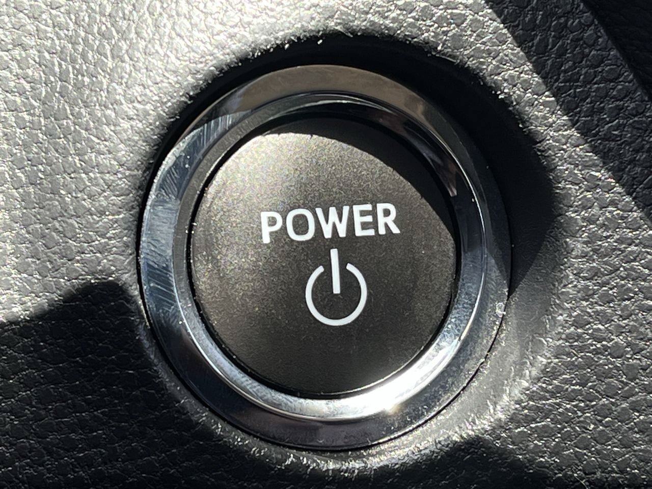 Used 2025 Toyota RAV4 XLE AWD/4WD image 19
