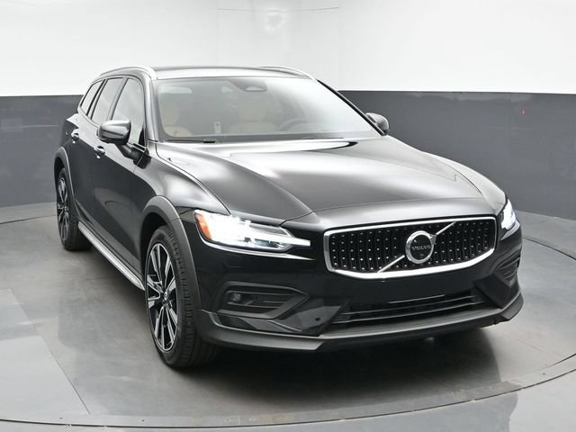 New 2026 Volvo V60 B5 Cross Country Ultra w/ Climate Package AWD/4WD image 2