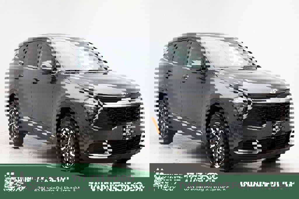 Used 2023 Kia Sportage LX image 1