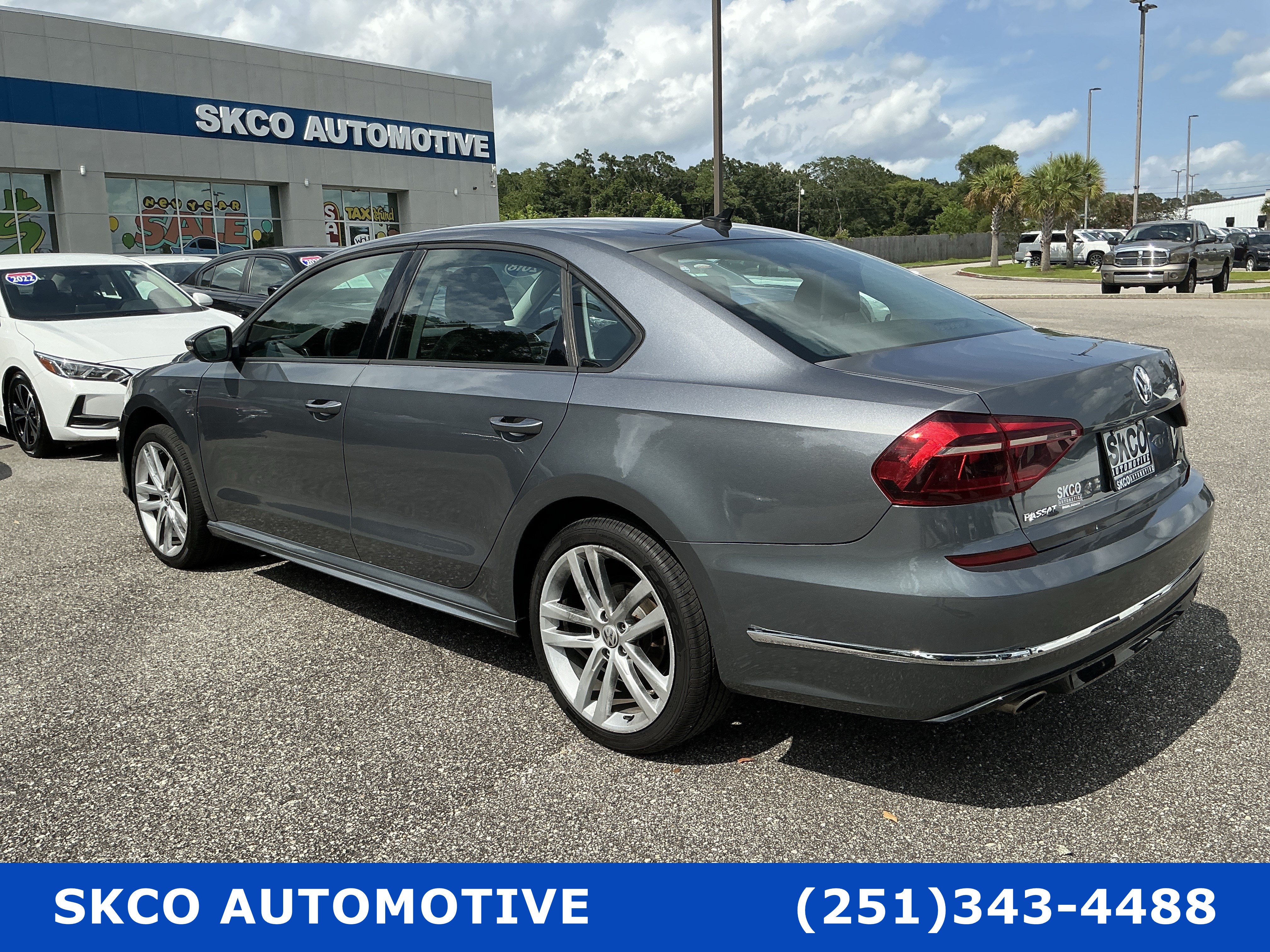 Used 2018 Volkswagen Passat 2.0T R-Line FWD image 3