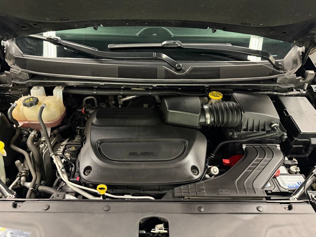 Used 2021 Chrysler Pacifica Touring w/ Cold Weather Group FWD image 36