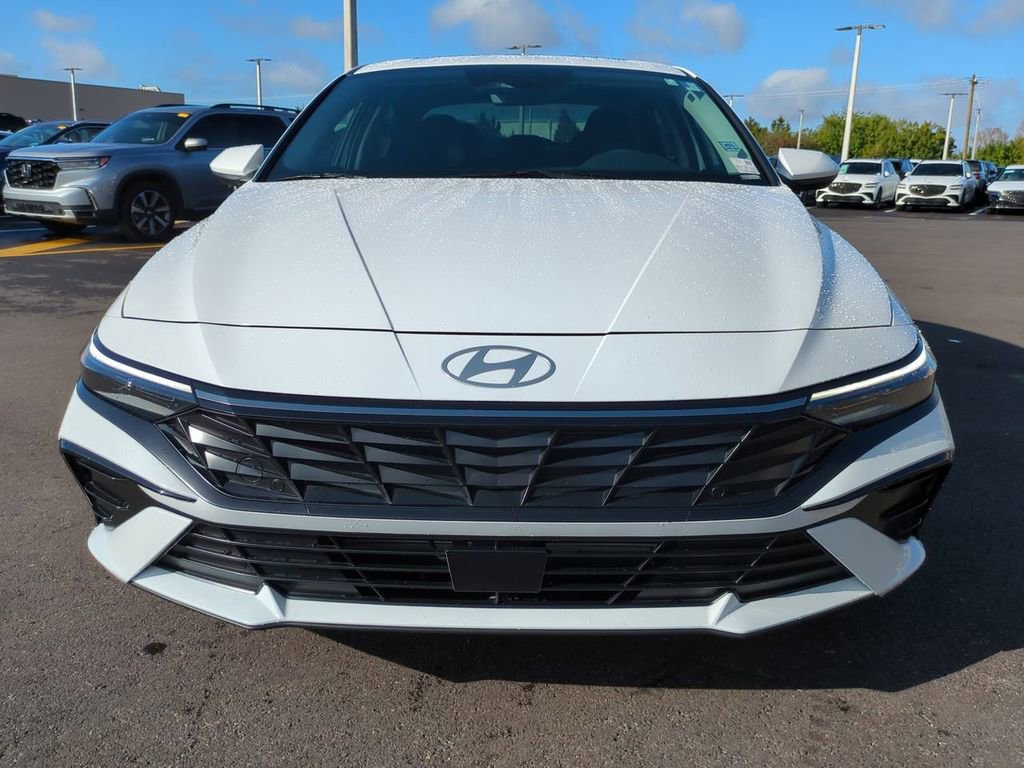 Certified 2025 Hyundai Elantra SEL image 9