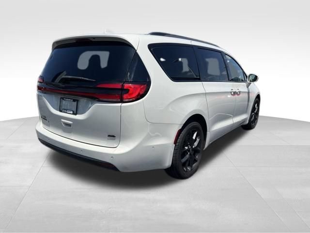 Used 2021 Chrysler Pacifica Touring-L w/ Premium & Safety Sphere Group AWD/4WD image 7