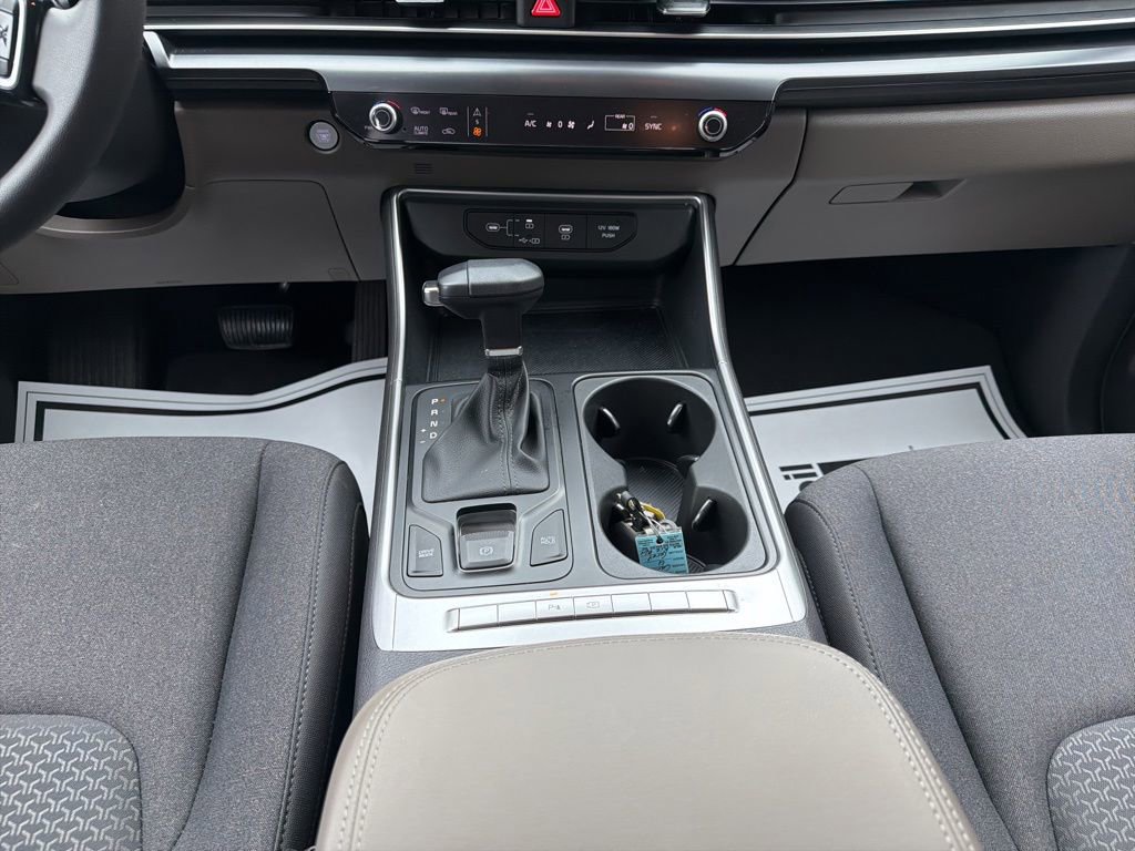 New 2025 Kia Carnival LX FWD image 22