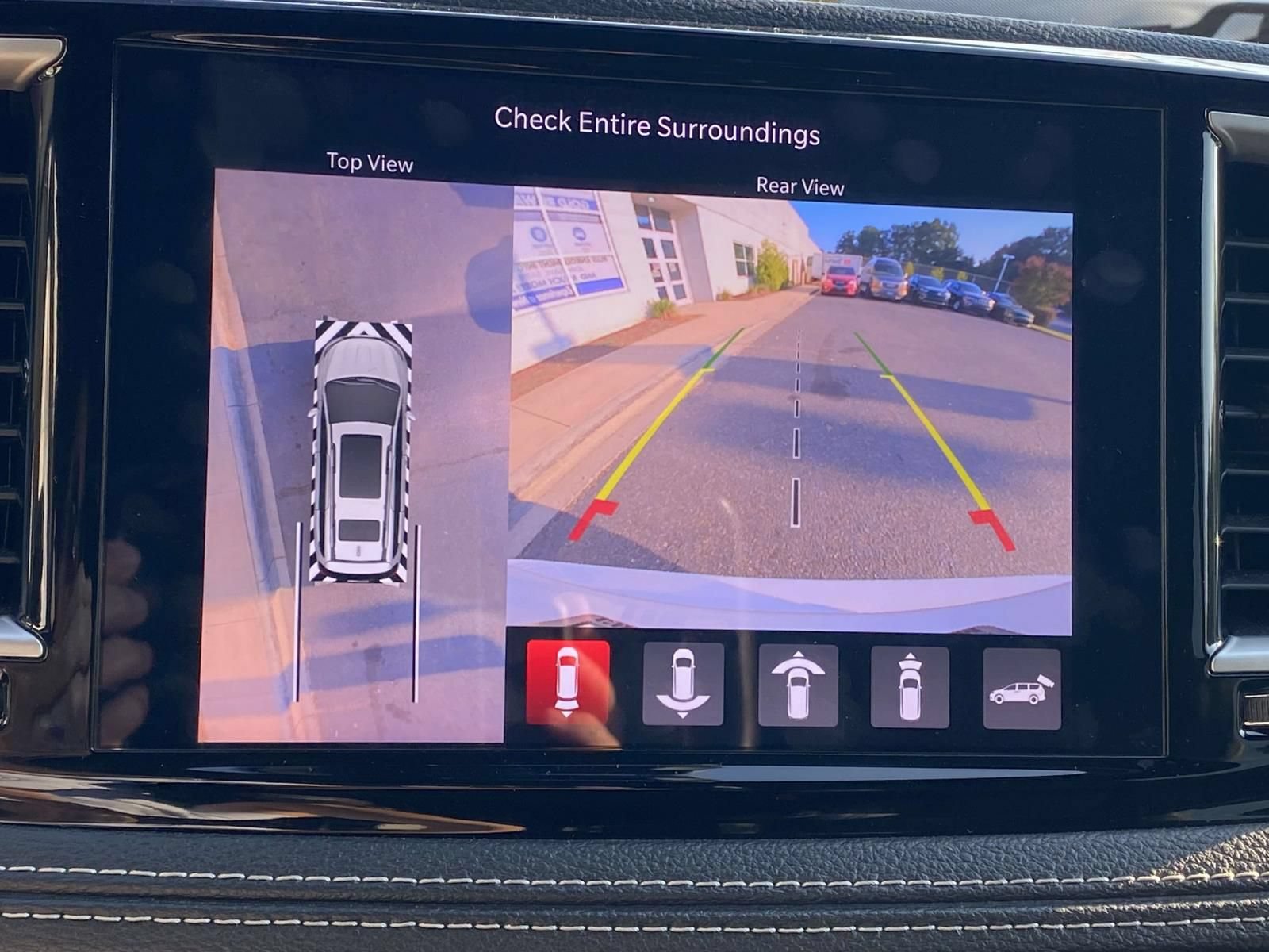 Used 2024 Chrysler Pacifica Limited FWD image 38