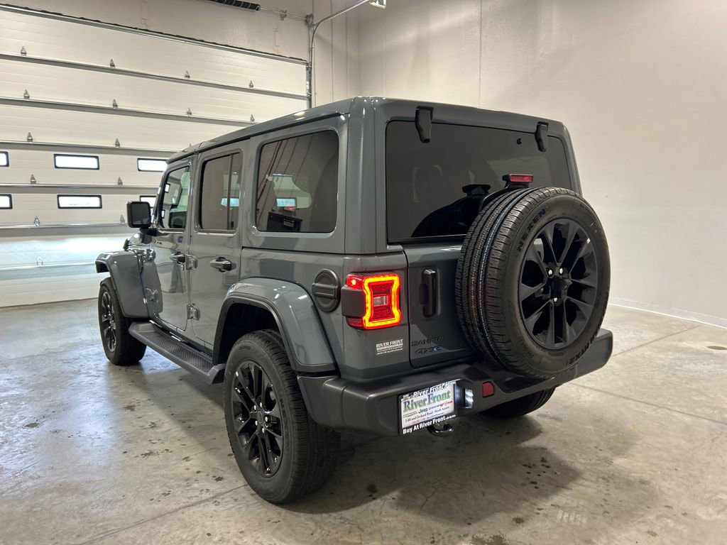 Used 2025 Jeep Wrangler Unlimited Sahara AWD/4WD image 8