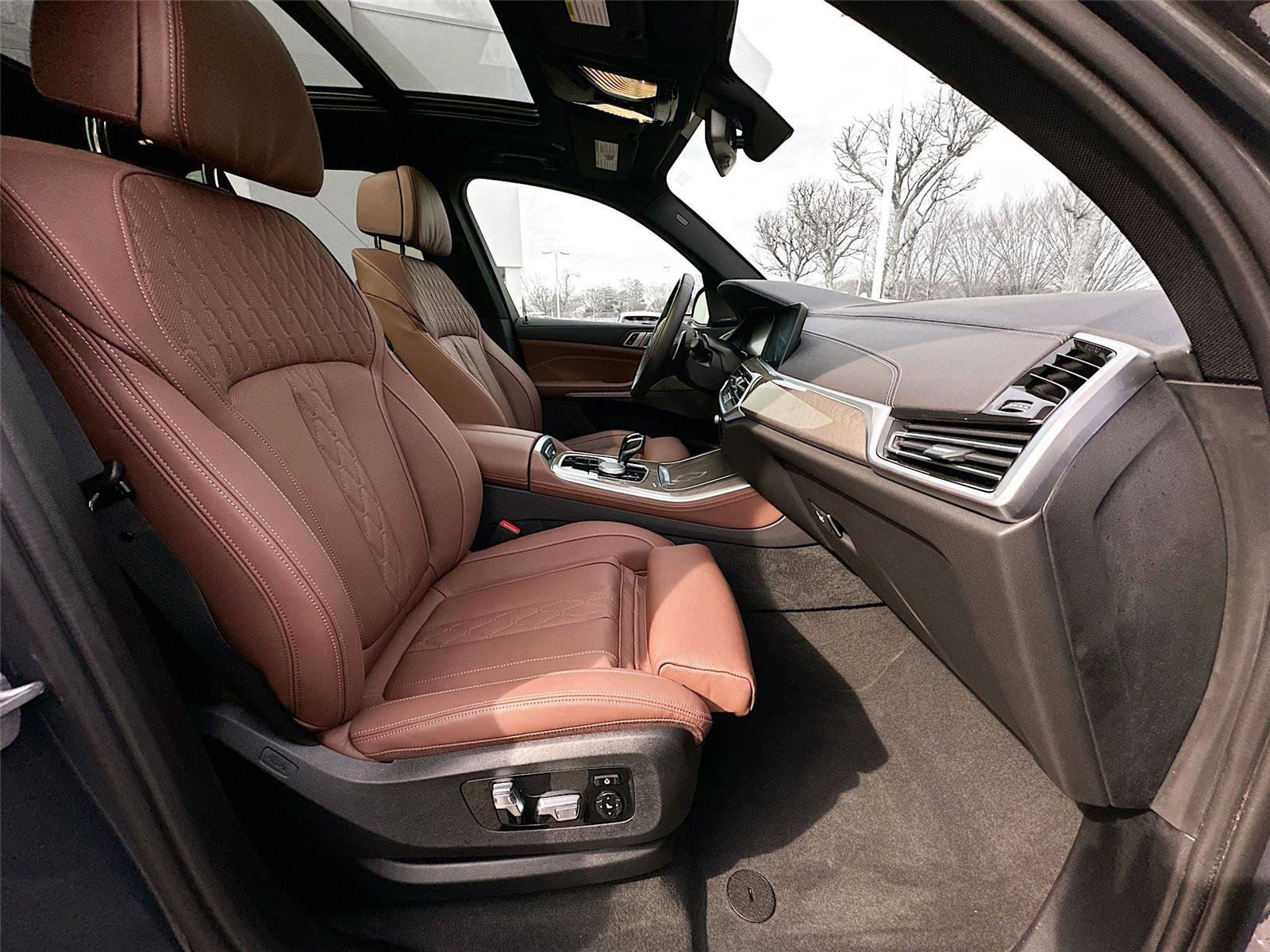 Used 2023 BMW X5 M50i w/ Climate Comfort Package image 30