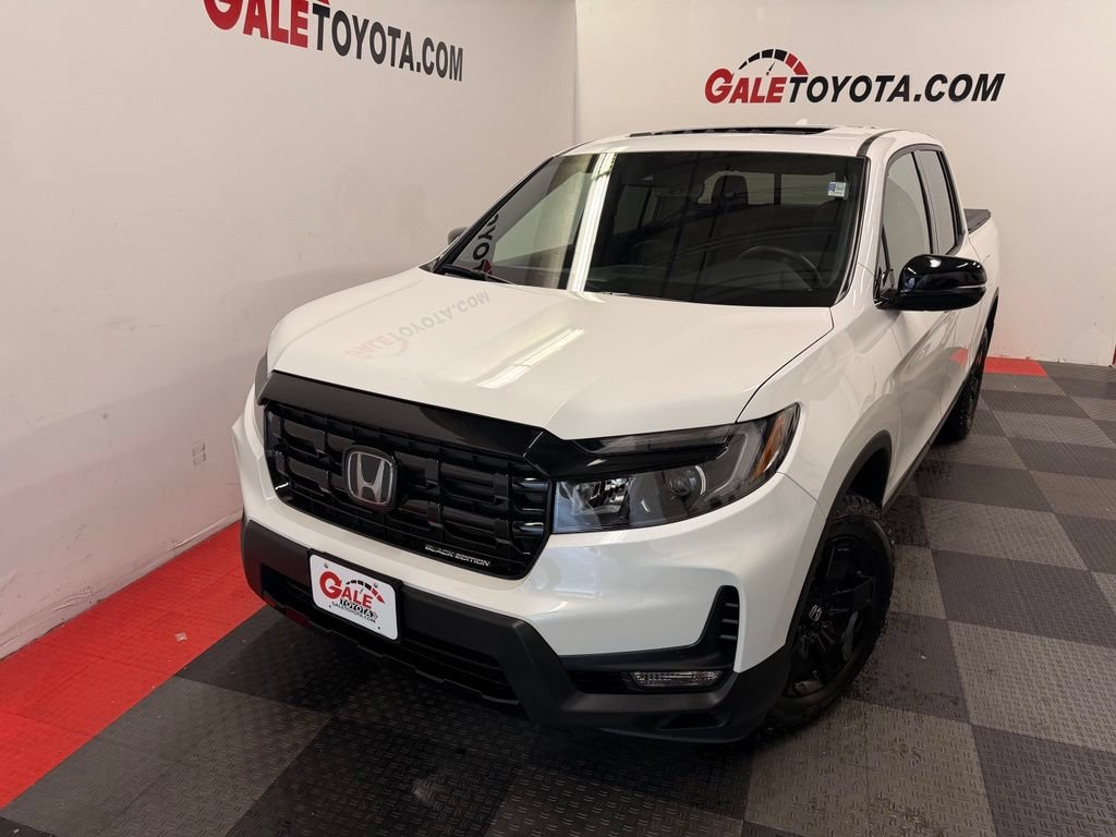 Used 2025 Honda Ridgeline Black Edition image 3