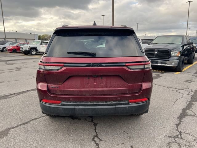 Used 2025 Jeep Grand Cherokee Altitude image 5