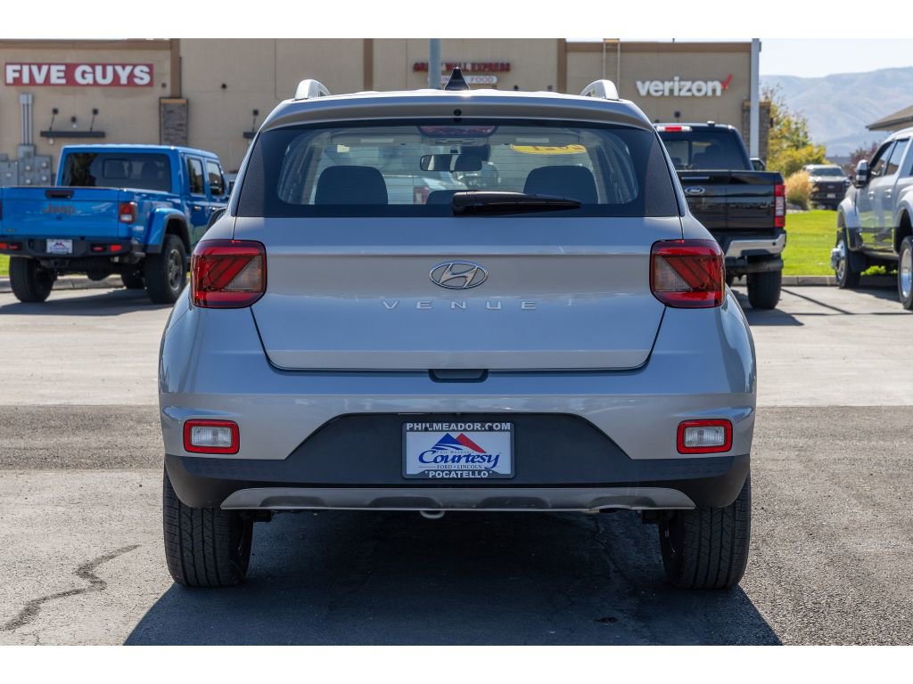 Used 2021 Hyundai Venue SEL w/ Cargo Package image 4